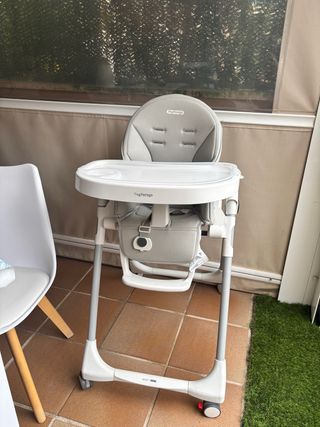 Trona Peg Perego gris en buen estado. Poco uso