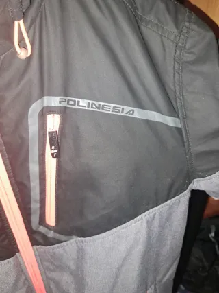 Cortavientos chico negro y gris