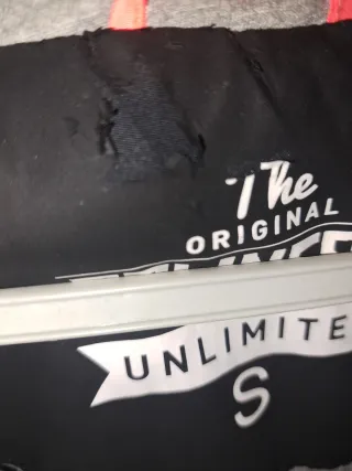 Cortavientos chico negro y gris