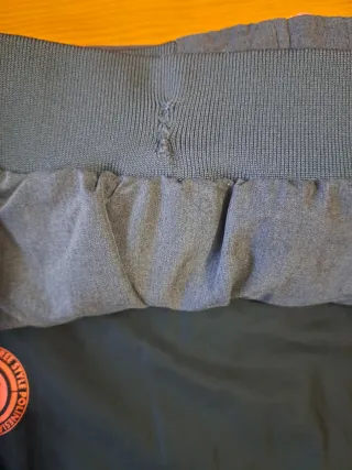 Cortavientos chico negro y gris