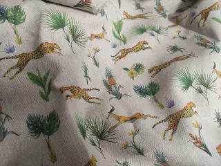 Tela con estampado de animales