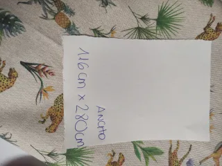 Tela con estampado de animales