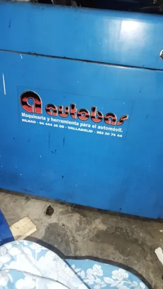 DESMONTADORA EQUILIBRADORA DE RUEDAS