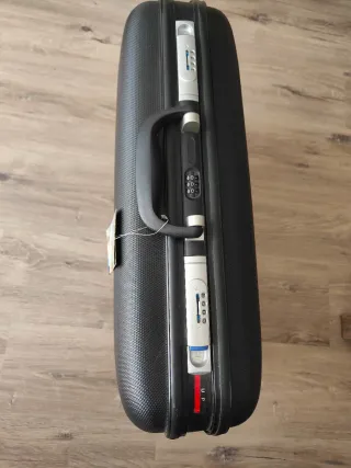 Maletín ejecutivo rígido KIND negro, nuevo.