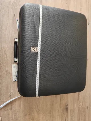 Maletín ejecutivo rígido KIND negro, nuevo.