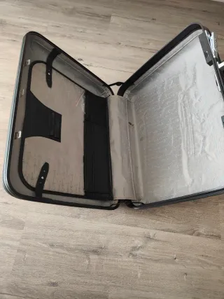 Maletín ejecutivo rígido KIND negro, nuevo.