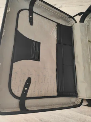 Maletín ejecutivo rígido KIND negro, nuevo.