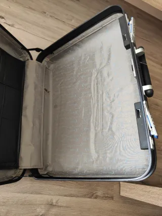 Maletín ejecutivo rígido KIND negro, nuevo.