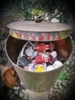 Antiguos muñecos futbolín porterías bote Rosalía