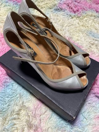 Zapatos Cuplé Talla 40 Beige y Plata