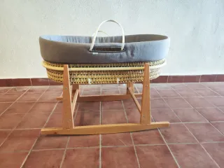 Capazo balancín mimbre bebé
