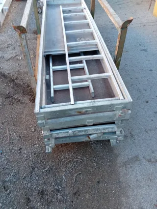 Escaleras de andamio metálicas