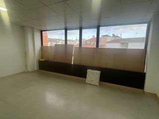 Local oficina en primera planta 75m2.