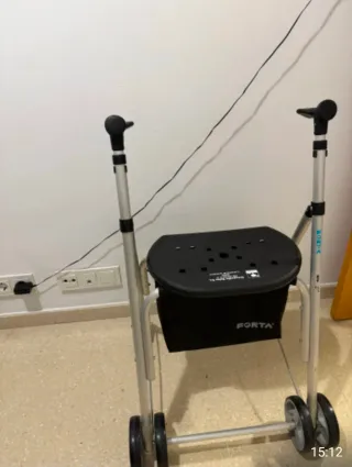 Cama articulada con 2 colchones y andador