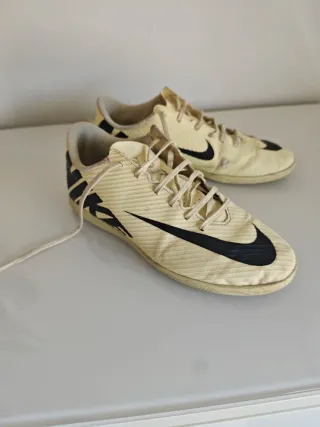 Zapatillas Nike Fútbol Beige/Negro