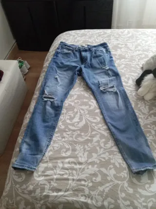 Pantalón vaquero hombre desgastado