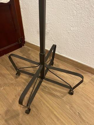 Perchero de hierro negro