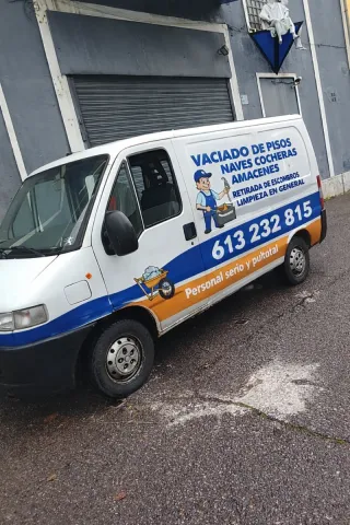 Retirada de escombros y vaciado de naves pisos etc