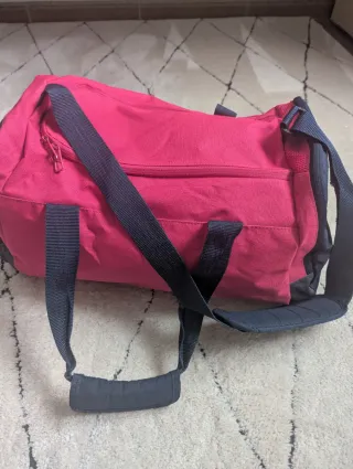 Borsa sportiva Adidas rosa e nera