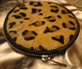 3 Bolso piel leopardo y negro, monedero y bolso
