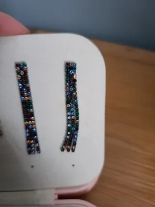 Pendientes Parfois con piedras multicolores