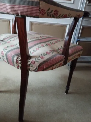 3 Sillas de madera y tela para restaurar