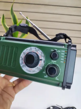 Radio de emergencia multifunción