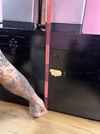 Baúl antiguo de madera y metal