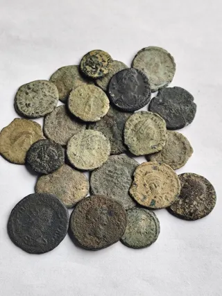 Lote de monedas romanas antiguas