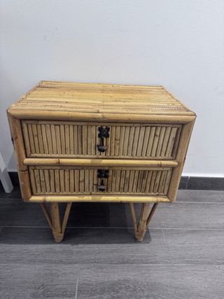 Mesita de noche de ratán y bambú