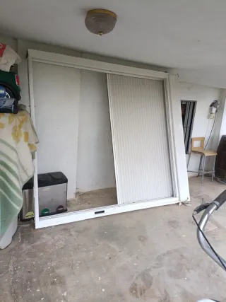 Ventana aluminio con persiana