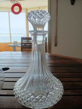 Juego 2 decantadores y botella cristal labrado