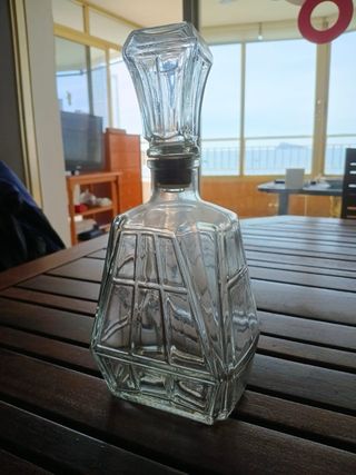 Juego 2 decantadores y botella cristal labrado