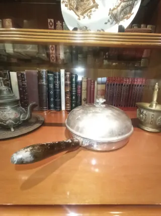 Antigua fuente alpaca para platos calientes