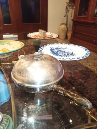 Antigua fuente alpaca para platos calientes