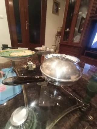 Antigua fuente alpaca para platos calientes