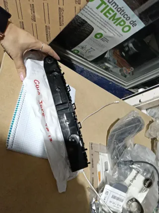 Moldura trasera izquierda Nissan Juke