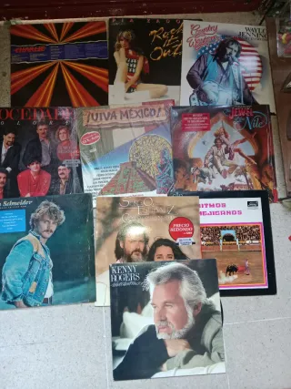 Liquidación de 700 vinilos - Entrega en León