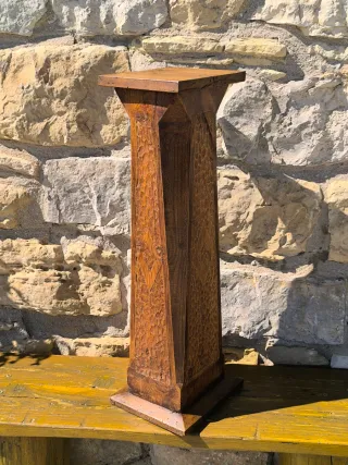 Antiguo pedestal columna madera maciza