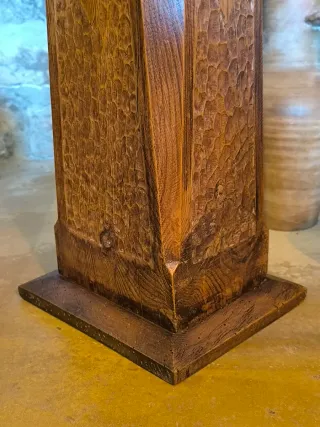 Antiguo pedestal columna madera maciza