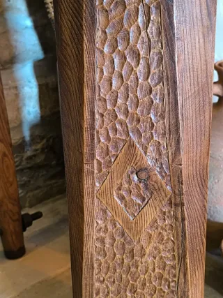 Antiguo pedestal columna madera maciza