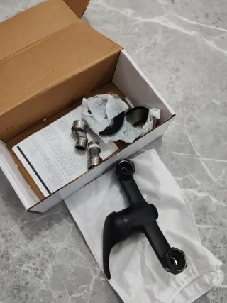 Miscelatore a muro nero
