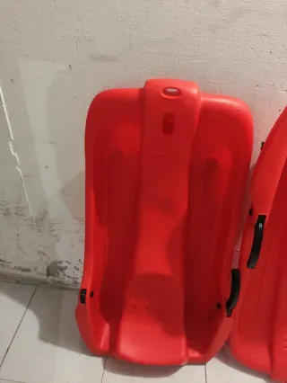 2 Trineos Rojos leer descripción