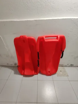 2 Trineos Rojos leer descripción