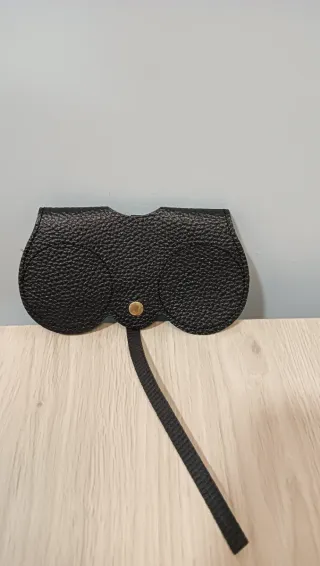 Funda para gafas de cuero negro. 2 unidades
