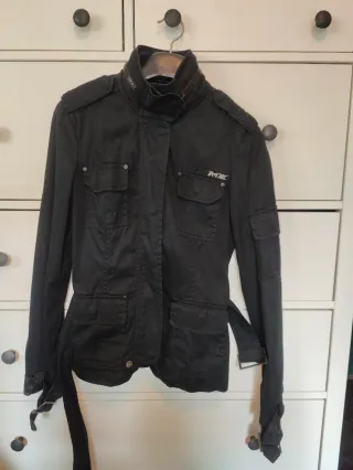 Chaqueta Bershka Negra