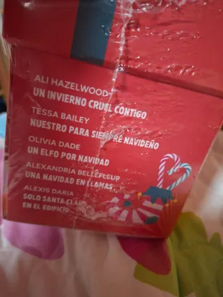 Estuche Bajo el muérdago Ali Hazelwood