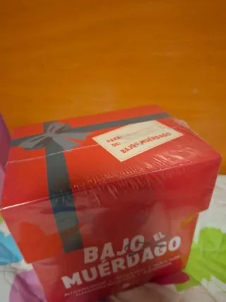 Estuche Bajo el muérdago Ali Hazelwood