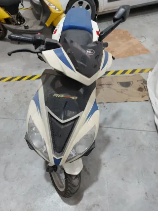Moto Scooter RAZZO 49cc Automática