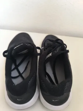 Zapatillas Nike Negras y Blancas